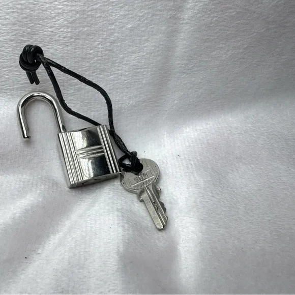 Hermès Cadena Padlock Palladium Lock W Key & strap Charm Necklace Rare Authentic - Picture 4 of 16